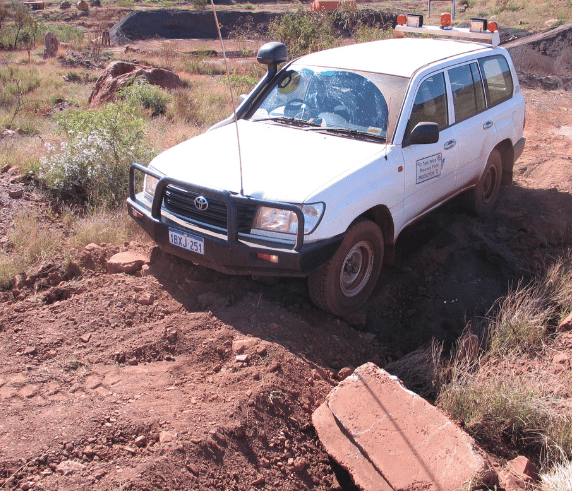 Student operating a light vehicle during the Operate a Light Vehicle course in Perth (RIIVEH201E). 4WD off roading traveling across dry earth as part of Saferight's 4WD training course.
