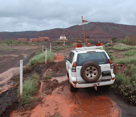 4WD driving through flooded dirt train as part of a training demonstration for the 4WD training course delivered by Saferight.