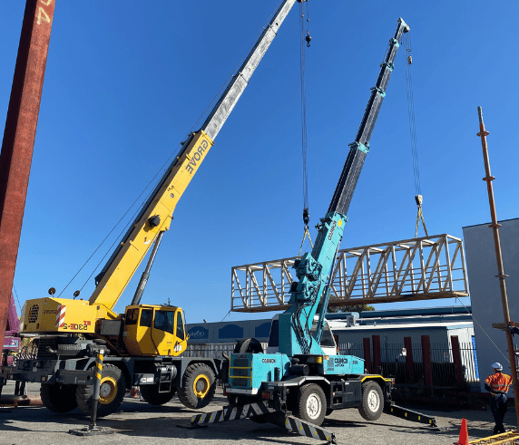 Two cranes operating at Perth Saferights training academy for Saferight Intermediate Rigger Course Perth
